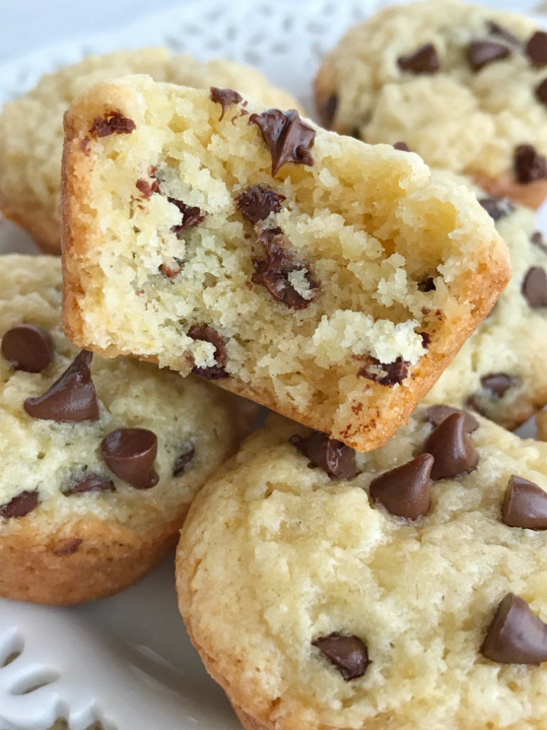 Muffins | Chocolate | Snack recipes | Mini muffins | Chocolate Chip Muffins | www.togetherasfamily.com