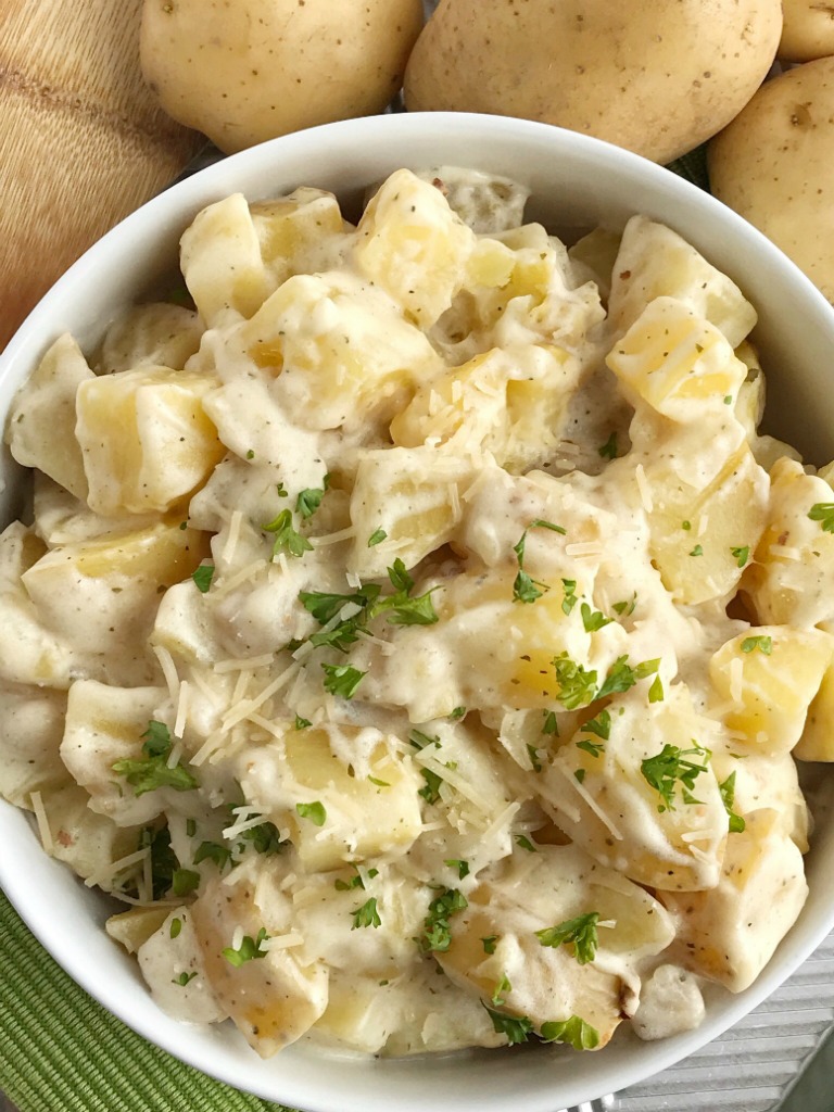 Slow Cooker Creamy Ranch Potatoes | Ranch Potatoes | Side Dish Recipe | Potato Recipe | Ranch potatoes made in the slow cooker with only a few ingredients. Tender, creamy potato chunks seasoned with ranch seasoning mix make for the perfect side dish to any dinner. #sidedish #potatorecipe #recipeoftheday #ranchpotatoes