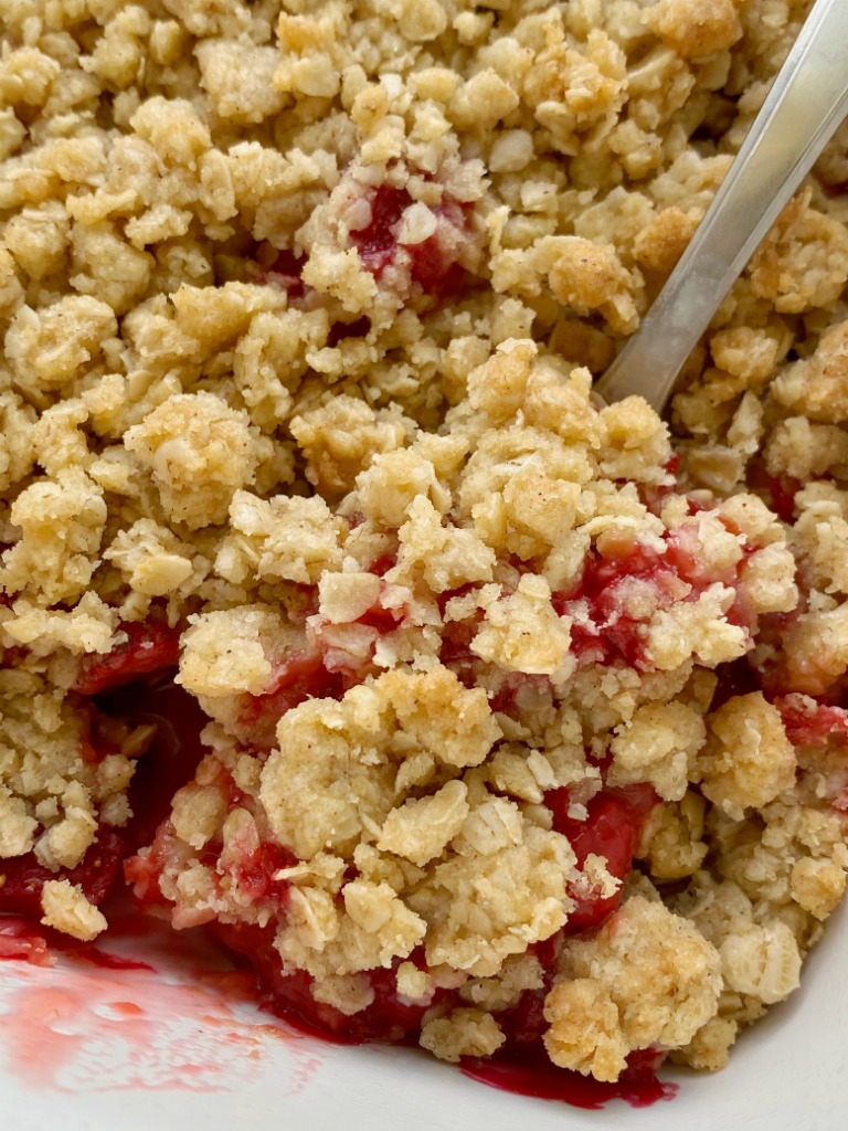 Strawberry Raspberry Crumble with juicy sweet fresh berries & topped with a sweet brown sugar oat buttery crumble. Serve with vanilla ice cream.