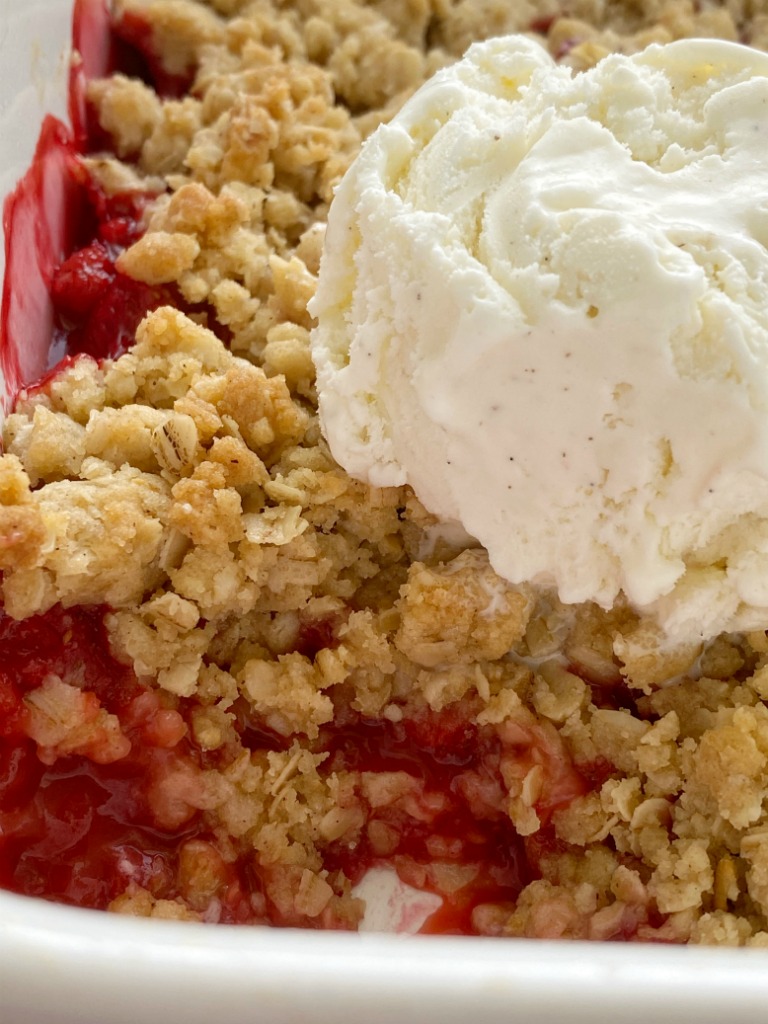 Strawberry Raspberry Crumble with juicy sweet fresh berries & topped with a sweet brown sugar oat buttery crumble. Serve with vanilla ice cream.