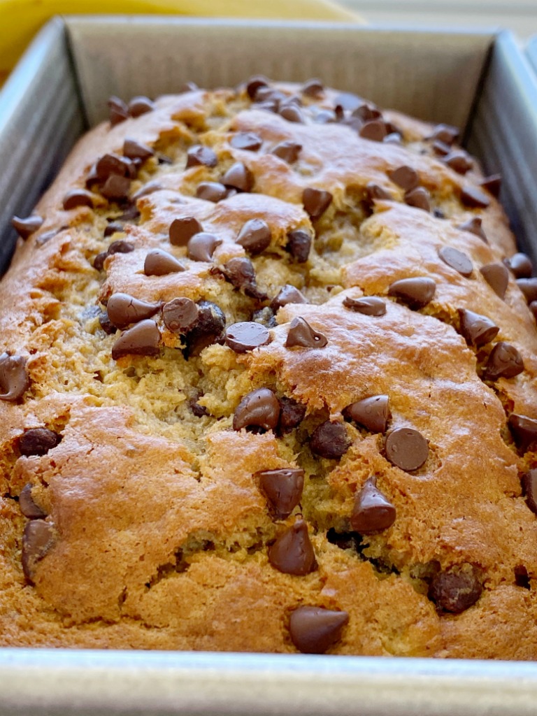 Banana Bread Recipe | Peanut Butter and Banana Recipes | Peanut Butter Chocolate Chip Banana Bread with creamy peanut butter, mashed bananas, chocolate chips, and applesauce to make it really moist and soft. Two bowls and no mixer needed for this quick bread recipe. 
