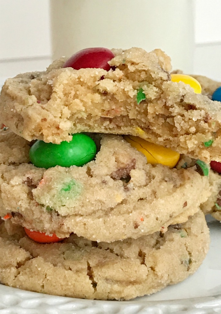 Peanut Butter M&M Cookies | Soft, thick, chewy peanut butter cookies loaded with peanut butter m&m candy | Peanut Butter Cookies | Cookies with M&M's | Cookies #cookierecipes #peanutbuttercookies #cookierecipe #peanutbuttercookie