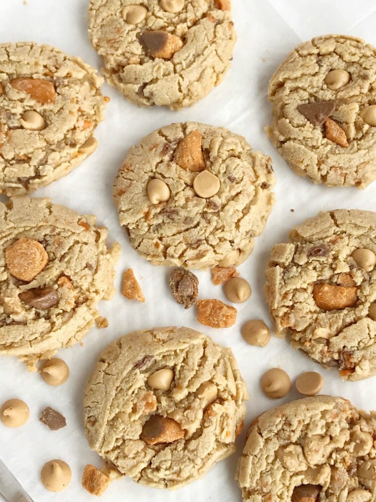 Butterfinger Peanut Butter Cookies | Peanut Butter Cookies | Butterfingers | Dessert | Cookies | #cookies #peanutbutterdessert #peanutbutterrecipes #peanutbutter #dessertrecipe