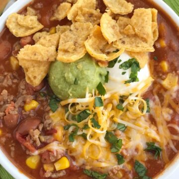 Simple Taco Soup | Taco Soup Recipe | Ground Beef Recipe | Taco soup has all the flavors of a taco but in a warm & comforting soup. Simple ingredients and 30 minutes is all you need for the best taco soup. One pot and no chopping! #tacosoup #souprecipes #recipeoftheday #dinner #easydinnerrecipes #groundbeefrecipes