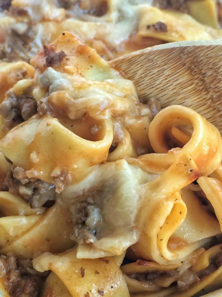 This tomato beef country casserole is packed with all your favorite comfort foods. Tomato, mushrooms, creamy sauce, beef, and tender egg noodles. Comes together quickly, with inexpensive ingredients, but is so delicious and comforting!