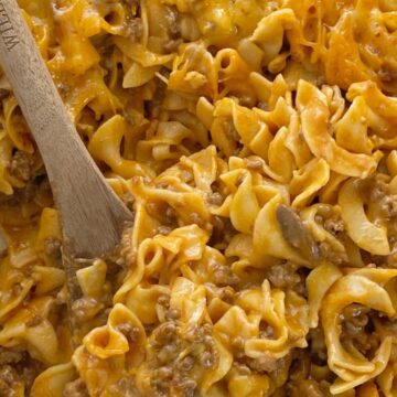 Ground Beef Country Casserole is packed with all your favorite comfort foods. Tomato, mushrooms, creamy sauce, ground beef, and tender egg noodles. It's an easy casserole that's made with inexpensive ingredient.