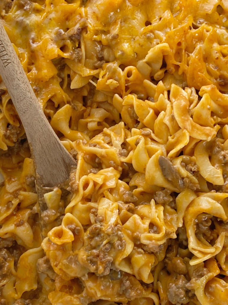 Ground Beef Country Casserole is packed with all your favorite comfort foods. Tomato, mushrooms, creamy sauce, ground beef, and tender egg noodles. It's an easy casserole that's made with inexpensive ingredient.