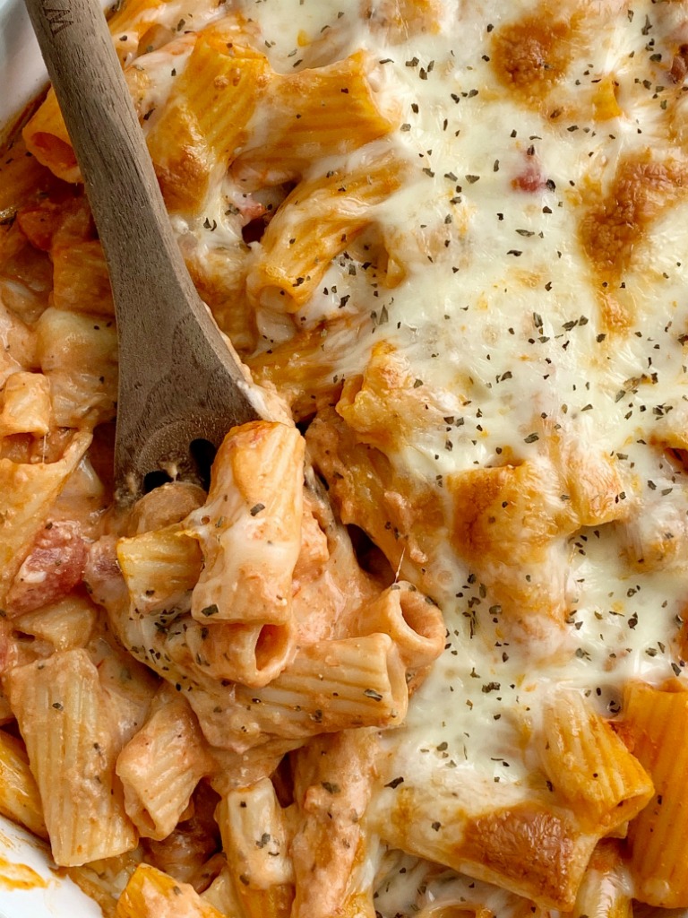 Pasta Bake with ziti pasta noodles, mozzarella cheese, cream cheese, jarred spaghetti sauce, diced tomatoes, and seasonings. Comes together in just minutes and it's a quick & easy dinner that's perfect for busy weeknights. 