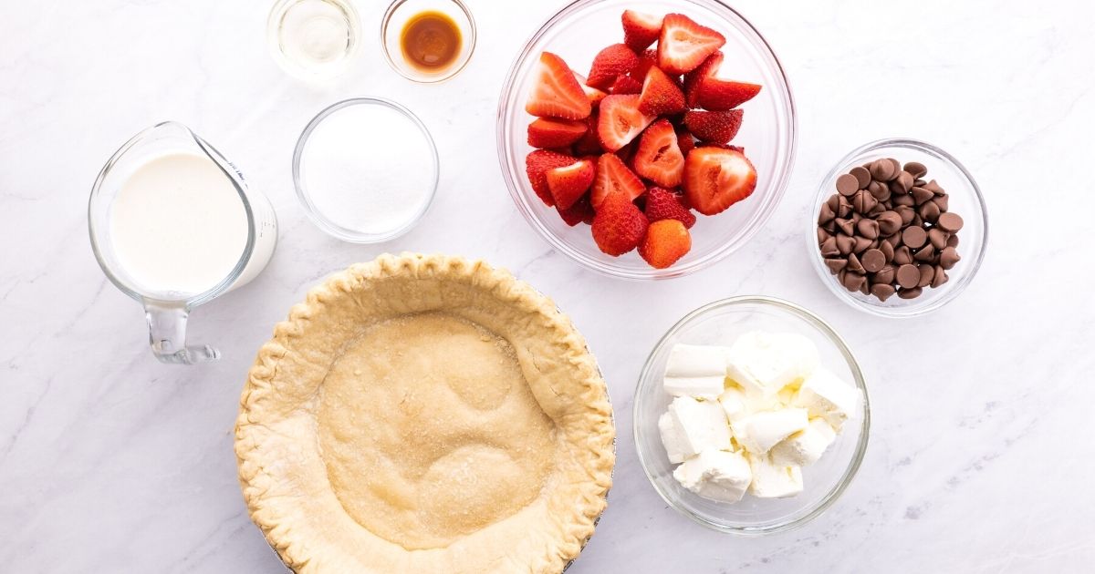 Ingredients needed to make chocolate strawberry cream pie.