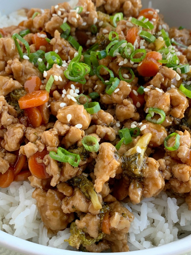 Teriyaki Chicken Rice Bowls | Teriyaki Chicken Recipe | Rice Bowls | Teriyaki chicken rice bowls take 30 minutes to make and are perfect for a busy weeknight dinner. Ground chicken, broccoli, and carrots simmer on the stove top in a delicious and simple teriyaki sauce. Serve over rice and garnish with green onions! #easydinner #dinnerrecipes #chickenrecipes #30minutemeals #teriyakichicken #ricebowls #recipeoftheday