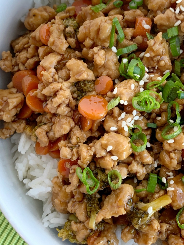 Teriyaki Chicken Rice Bowls | Teriyaki Chicken Recipe | Rice Bowls | Teriyaki chicken rice bowls take 30 minutes to make and are perfect for a busy weeknight dinner. Ground chicken, broccoli, and carrots simmer on the stove top in a delicious and simple teriyaki sauce. Serve over rice and garnish with green onions! #easydinner #dinnerrecipes #chickenrecipes #30minutemeals #teriyakichicken #ricebowls #recipeoftheday 