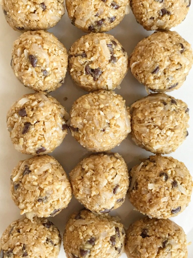 Steel cut oatmeal energy bites are an easy, 5 ingredient, healthy treat to make. Satisfy that late afternoon hunger with these simple & delicious no bake energy bites made with wholesome steel cut oats, coconut, honey, peanut butter, and chocolate chips.