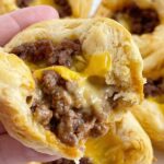Cheeseburger biscuit cups dinner recipe that is kid-approved.
