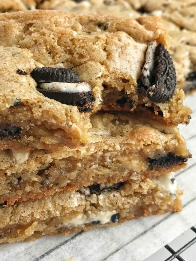 Easy, one bowl Oreo cookies & cream blondie bars. Thick, soft-baked, crispy buttery edges, and loaded with Oreo cookies and cookies & cream chocolate. Everyone will love these delicious dessert blondie bars. 