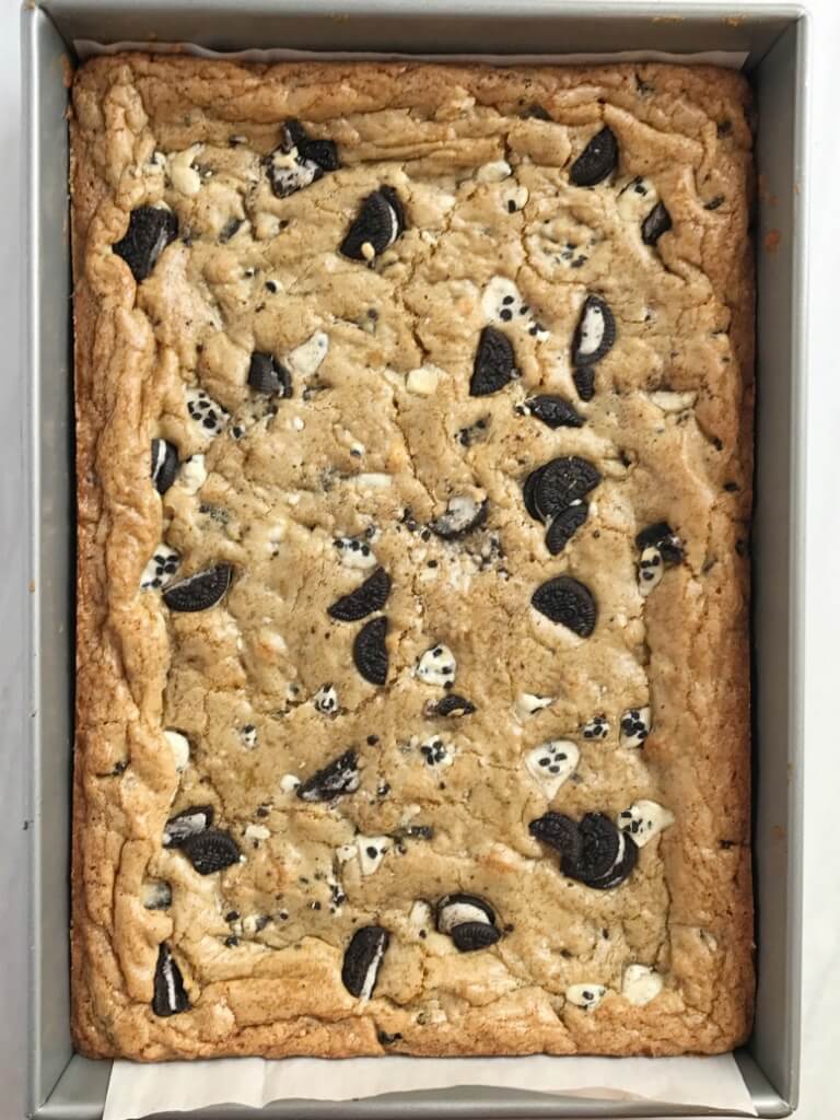 Oreo Cookies & Cream Blondie Bars Together as Family