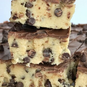 If your favorite part of making cookies is the dough then you will LOVE these no bake chocolate chip cookie dough bars! Such a fun & sweet dessert recipe that will satisfy any sugar or cookie dough craving. 