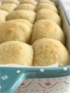 Soft, fluffy, & buttery rolls in just one hour! Yes it can be done and you won't believe how delicious and fail-proof these rolls are. These one hour rolls are perfect for Thanksgiving dinner or easy enough for a weeknight dinner | www.togetherasfamily.com #thanksgivingrecipes #thanksgivingfood #breadrecipes #rollrecipes #recipe