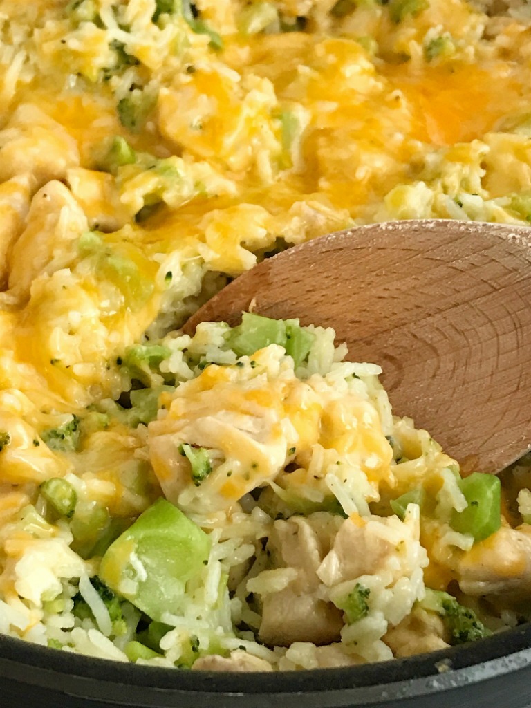 One Pot Chicken Broccoli & Rice | One pot cheesy chicken broccoli rice is a quick & easy skillet dinner that is also gluten-free! Only a few simple ingredients and you have a delicious, cheesy, family-friendly skillet dinner. #onepotdinner #skilletdinnerrecipes #easydinnerrecipes #chickenrecipes