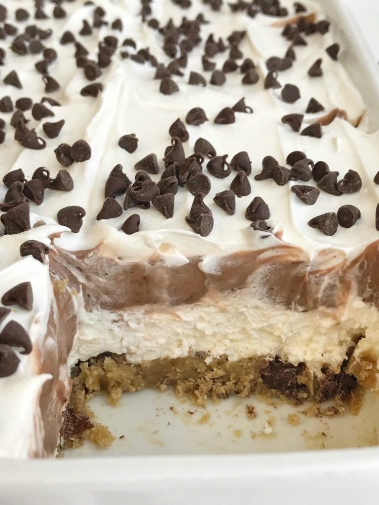 Chocolate Chip Cookie Layered Pudding Dessert | Pudding Dessert | Chocolate Chip Cookie | No Bake Desserts | Layers of chocolate chip cookies, cream cheese, chocolate pudding, and Cool Whip. Perfect no bake dessert for summer bbq's and get togethers. #easydessertrecipes #nobakedesserts #dessert