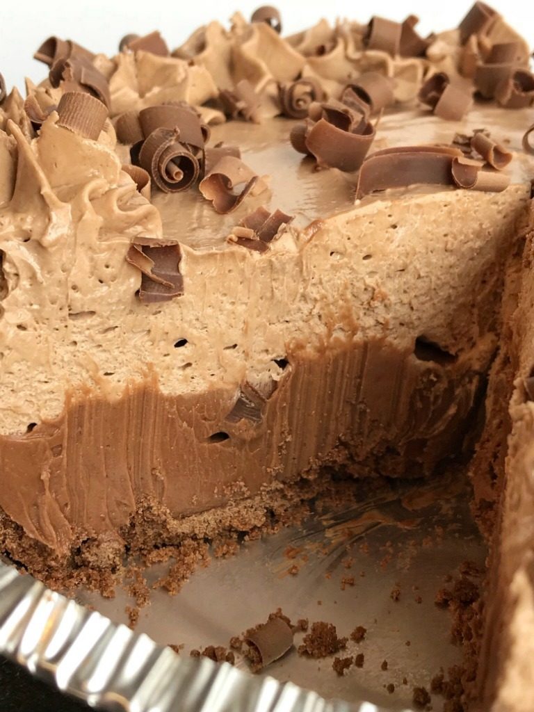 No Bake Nutella Cheesecake Cream Pie | Nutella Dessert | Cheesecake | Pie | No bake Nutella cheesecake cream pie is always a hit! Two layers of creamy & sweet Nutella cheesecake inside a premade chocolate graham cracker crust. Only 5 ingredients needed for this simple and delicious no bake dessert. #easydessertrecipes #cheesecake #nobake