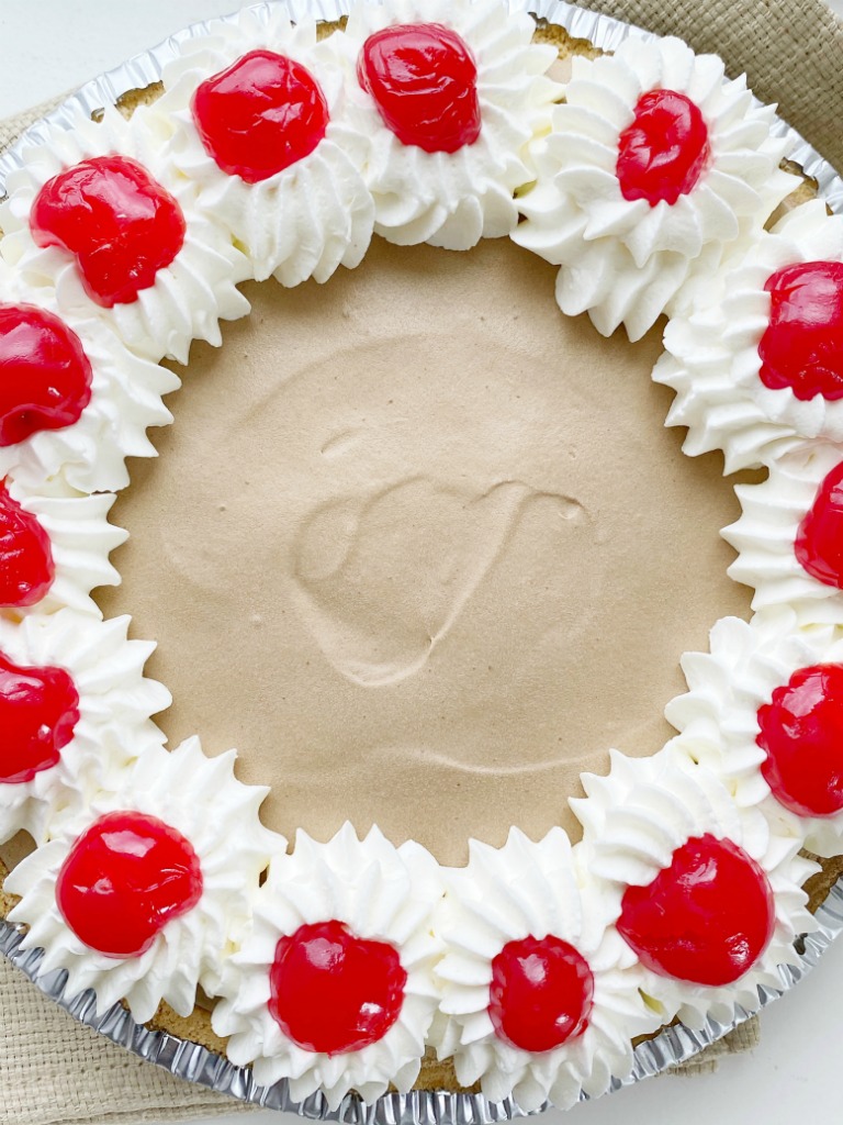 Creamy, cool, light & refreshing! This Root Beer Float Pie is the perfect treat on those hot summer days. Only a few minutes of prep and then some freezer time and you have an easy, no bake pie that tastes EXACTLY like a root beer float! 