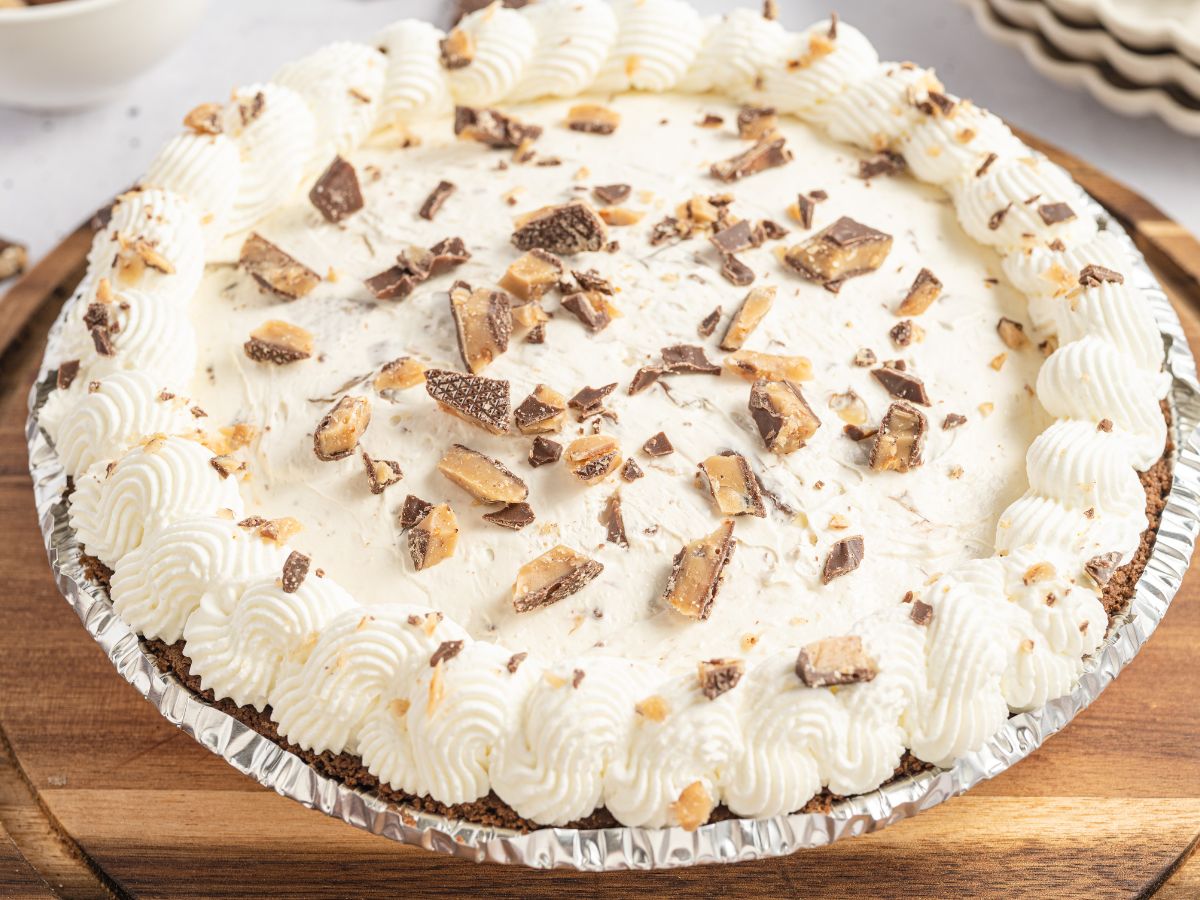 No-Bake Toffee Cheesecake Pie (With Heath Chocolate Bars) - Together as ...