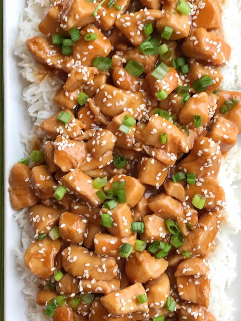 Instant Pot Honey Chicken | Instant Pot Recipes | Pressure Cooker | Chicken Recipe | Honey chicken made in the Instant Pot. Chunks of tender chicken cook in an easy homemade honey sesame sauce in the Instant Pot. Cooks for only 4 minutes! Serve over rice, and garnish with green onions for an easy and delicious dinner. #dinner #dinnerrecipes #chickenrecipe 