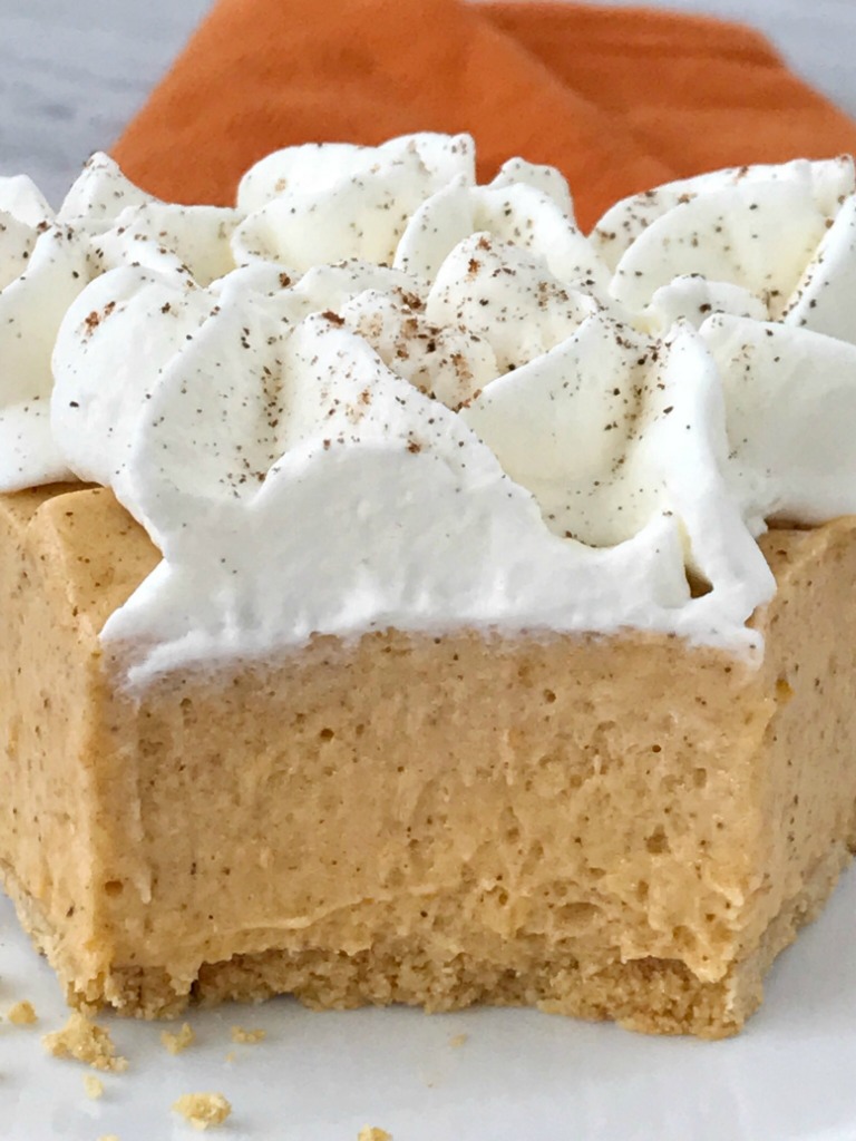 No Bake Marshmallow Pumpkin Pie | Pumpkin Pie Recipe | No Bake Pie | No Bake Pumpkin Pie | No bake marshmallow pumpkin pie is a sweet and fluffy twist to classic pumpkin pie. Marshmallow, Cool whip, and pumpkin combine to make a delicious pumpkin pie in a store-bought graham cracker crust. #pumpkin #pumpkinspice #nobake #dessert #easydessert #recipe #recipeoftheday