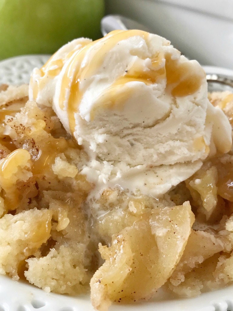 Simple Apple Crisp Recipe | Apple Crisp | Apple Dessert | Simple apple crisp is a quick & easy apple crisp recipe. Soft apples with a sugar shortbread topping. Simple ingredients and easy enough for anyone to make. Serve with a scoop of ice cream for the best dessert. #applerecipe #apples #appledessert #applecrisp #easydessertrecipe #easyrecipe