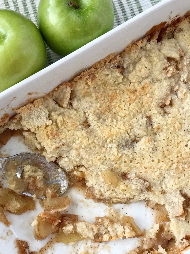 Simple Apple Crisp Recipe | Apple Crisp | Apple Dessert | Simple apple crisp is a quick & easy apple crisp recipe. Soft apples with a sugar shortbread topping. Simple ingredients and easy enough for anyone to make. Serve with a scoop of ice cream for the best dessert. #applerecipe #apples #appledessert #applecrisp #easydessertrecipe #easyrecipe