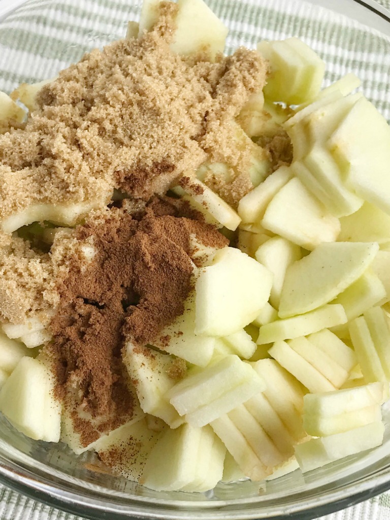 Simple Apple Crisp Recipe | Apple Crisp | Apple Dessert | Simple apple crisp is a quick & easy apple crisp recipe. Soft apples with a sugar shortbread topping. Simple ingredients and easy enough for anyone to make. Serve with a scoop of ice cream for the best dessert. #applerecipe #apples #appledessert #applecrisp #easydessertrecipe #easyrecipe