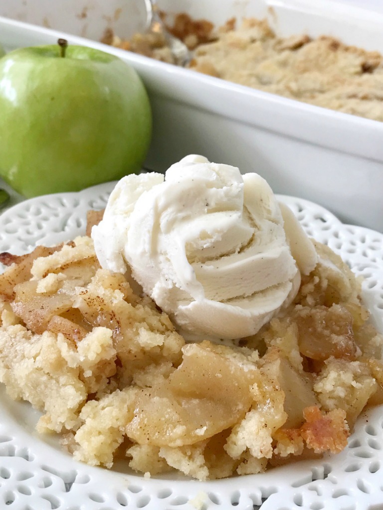 Simple Apple Crisp Recipe | Apple Crisp | Apple Dessert | Simple apple crisp is a quick & easy apple crisp recipe. Soft apples with a sugar shortbread topping. Simple ingredients and easy enough for anyone to make. Serve with a scoop of ice cream for the best dessert. #applerecipe #apples #appledessert #applecrisp #easydessertrecipe #easyrecipe