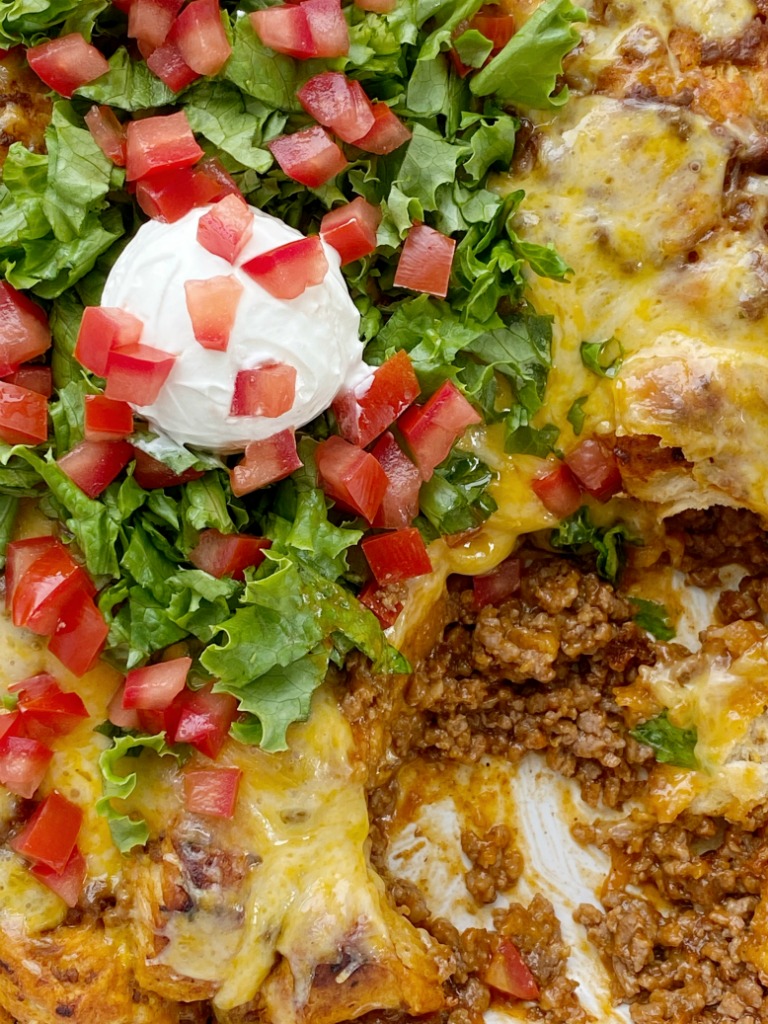 Taco biscuit bake is an easy & simple dinner recipe with refrigerated biscuit dough smothered in a beefy taco mixture and topped with melted cheese.