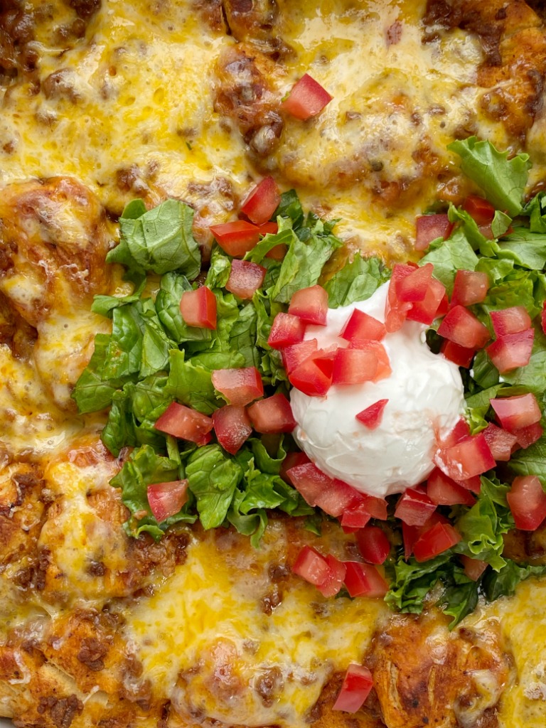 Taco biscuit bake is an easy & simple dinner recipe with refrigerated biscuit dough smothered in a beefy taco mixture and topped with melted cheese.