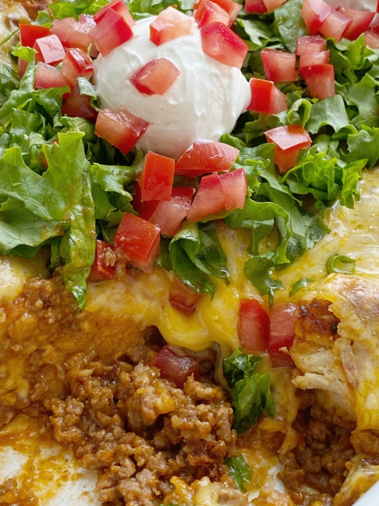 Taco biscuit bake is an easy & simple dinner recipe with refrigerated biscuit dough smothered in a beefy taco mixture and topped with melted cheese.