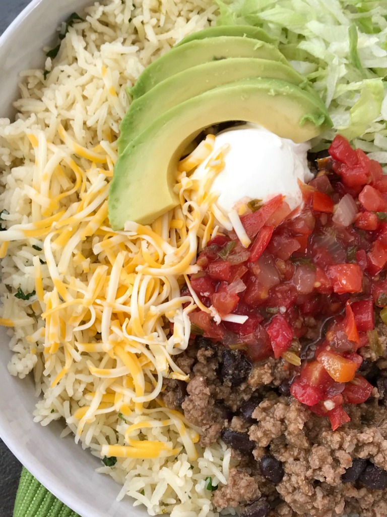 Beef Taco Burrito Bowls | Mexican Food | Dinner Recipe | Burrito Bowls | Beef taco burrito bowls are so easy to make at home! Seasoned beef taco meat with black beans, layered with rice, and all the taco toppings you want. Everyone can make their own for a fun, quick & easy, and delicious dinner. #dinnerrecipes #recipeoftheday #mexicanfood #burritobowls #groundbeef