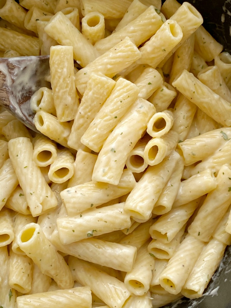 Easy Garlic Parmesan Pasta is a family favorite 20 minute dinner recipe! This is my family's most loved & requested recipe. Pasta noodles covered in a creamy garlic parmesan white sauce.