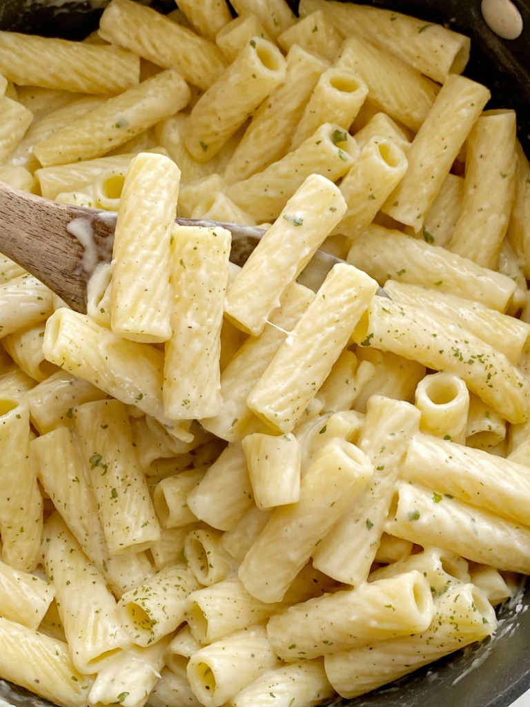 Easy Garlic Parmesan Pasta is a family favorite 20 minute dinner recipe! This is my family's most loved & requested recipe. Pasta noodles covered in a creamy garlic parmesan white sauce.