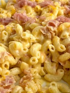 Macaroni & Cheese Ham Casserole | Casserole Recipe | Ham Casserole | Ham Recipes | Macaroni and Cheese | Everyone will love this macaroni and cheese ham casserole. Easy to make, creamy, cheesy, and filled with chunks of ham and shredded cheese. This homemade macaroni and cheese with ham is a family favorite! #casserolerecipes #casserole #macaroniandcheese #dinner #easydinnerrecipe #recipeoftheday