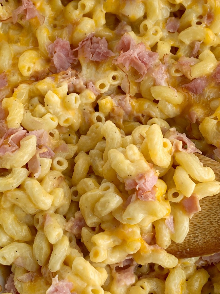 Macaroni & Cheese Ham Casserole | Casserole Recipe | Ham Casserole | Ham Recipes | Macaroni and Cheese | Everyone will love this macaroni and cheese ham casserole. Easy to make, creamy, cheesy, and filled with chunks of ham and shredded cheese. This homemade macaroni and cheese with ham is a family favorite! #casserolerecipes #casserole #macaroniandcheese #dinner #easydinnerrecipe #recipeoftheday