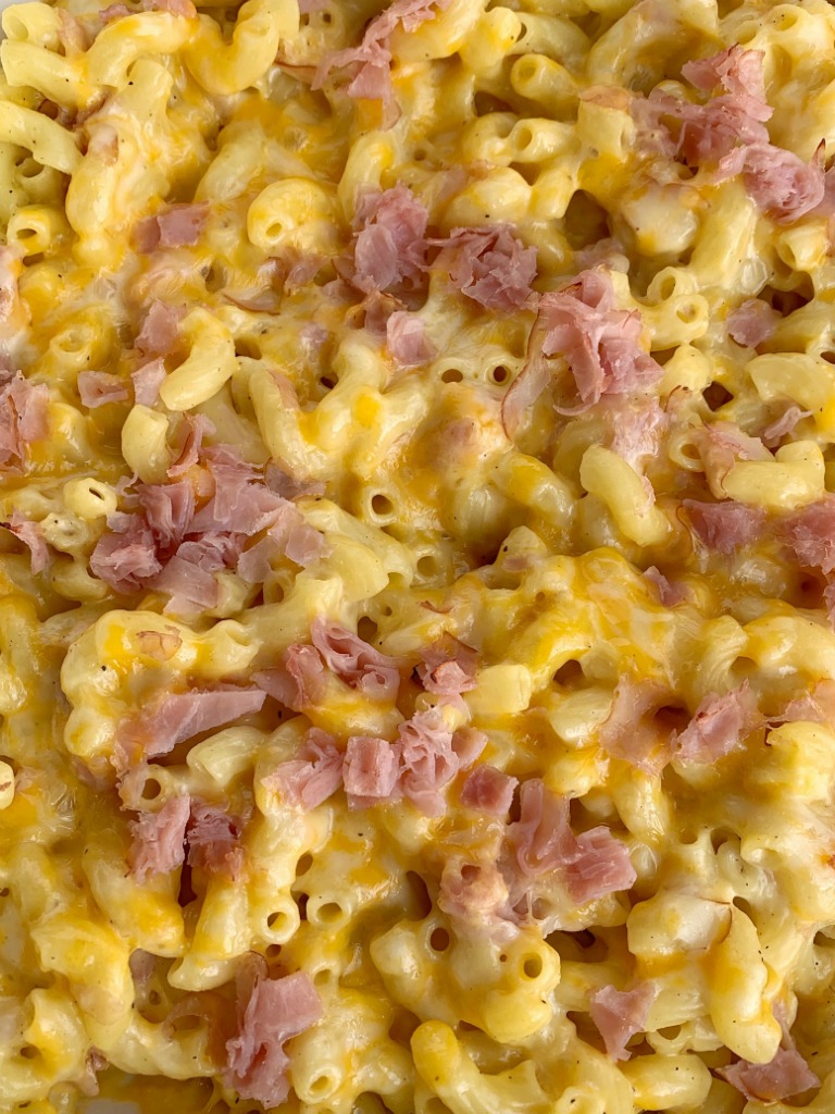 Macaroni & Cheese Ham Casserole | Casserole Recipe | Ham Casserole | Ham Recipes | Macaroni and Cheese | Everyone will love this macaroni and cheese ham casserole. Easy to make, creamy, cheesy, and filled with chunks of ham and shredded cheese. This homemade macaroni and cheese with ham is a family favorite! #casserolerecipes #casserole #macaroniandcheese #dinner #easydinnerrecipe #recipeoftheday