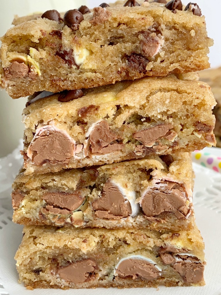 Cadbury Mini Egg Blondies | Blondies | Blondie Recipes | Cadbury Mini Eggs | Cadbury Mini Egg Blondies are soft, chewy, buttery, and loaded with everyone's favorite Cadbury egg chocolate candies! A perfect Easter dessert recipe. #easterrecipes #cadburyminieggs #recipeoftheday #blodnies #blondierecipes #dessert #dessertrecipes