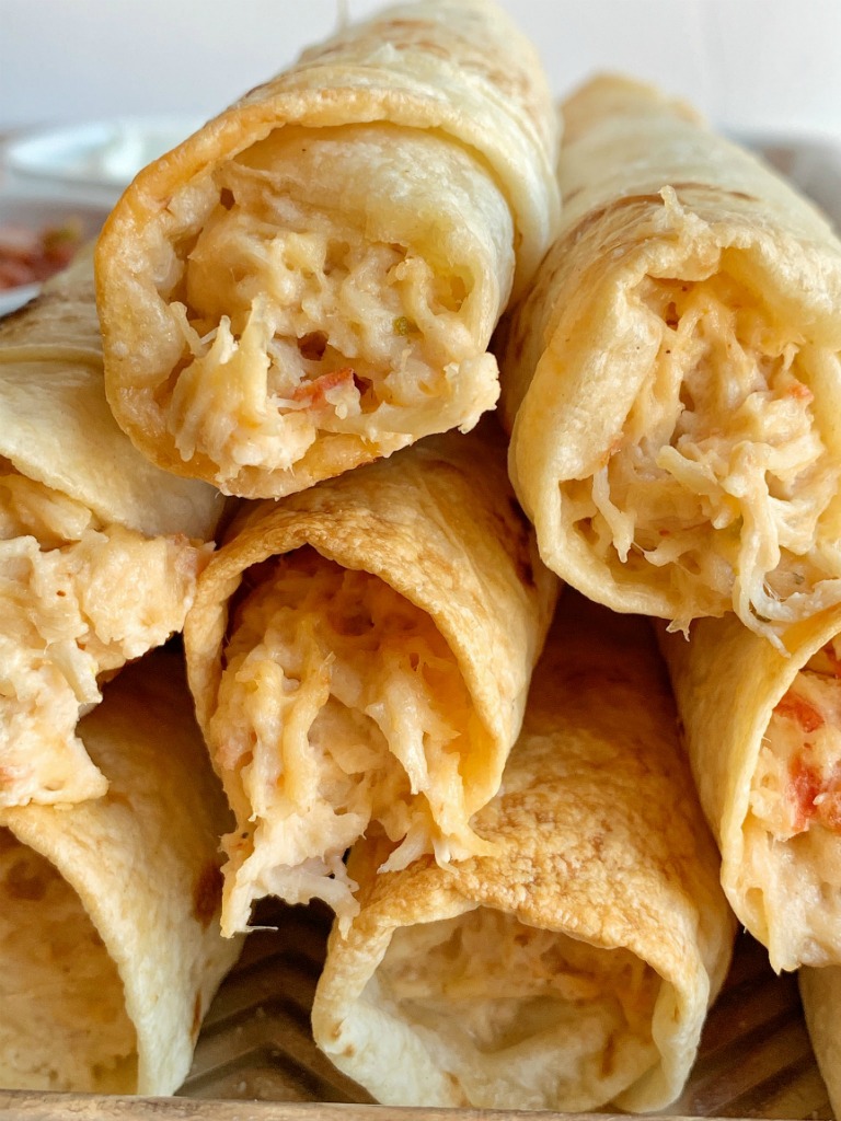 Quick & Easy Chicken Flautas | Flautas | Mexican Food | Dinner Recipe | Flautas are a quick & easy dinner recipe that is ready in just 30 minutes! Cheesy salsa chicken filling inside flour tortillas and baked to crispy perfection. Serve with sour cream, guacamole, and salsa for dipping. #easydinnerrecipes #dinner #chicken #easyrecipe #mexicanfood #recipeoftheday #flautas