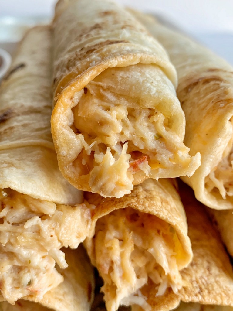 Quick & Easy Chicken Flautas | Flautas | Mexican Food | Dinner Recipe | Flautas are a quick & easy dinner recipe that is ready in just 30 minutes! Cheesy salsa chicken filling inside flour tortillas and baked to crispy perfection. Serve with sour cream, guacamole, and salsa for dipping. #easydinnerrecipes #dinner #chicken #easyrecipe #mexicanfood #recipeoftheday #flautas