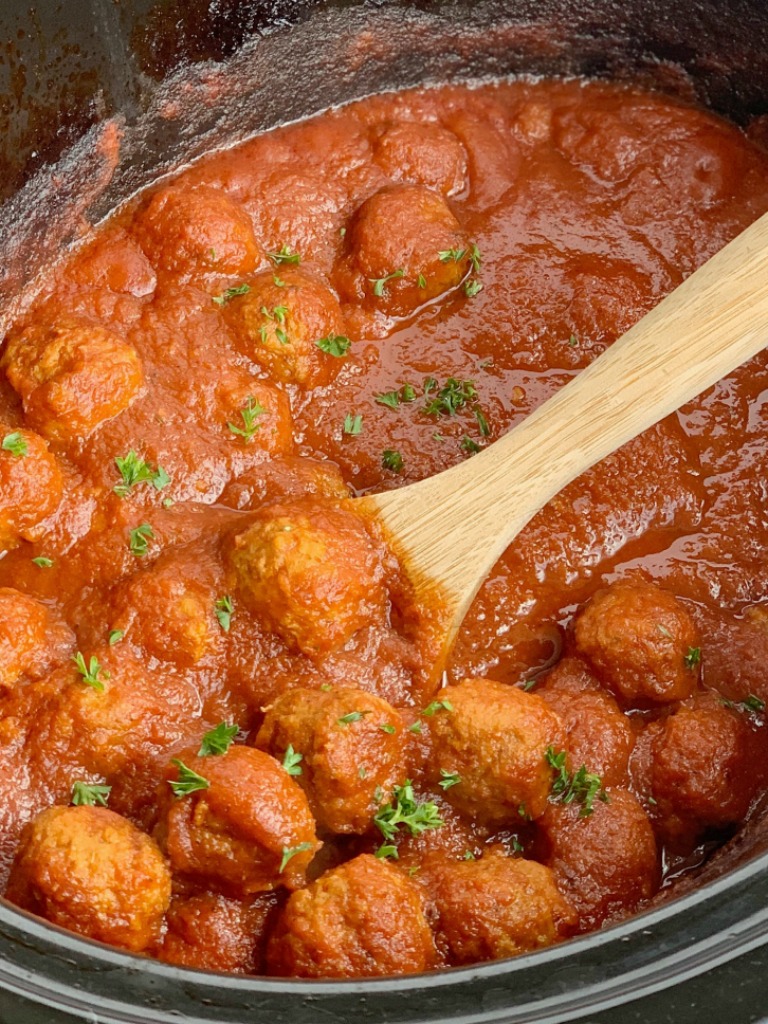 Easy Slow Cooker Spaghetti & Meatballs | Spaghetti Meatballs Recipe | Dinner Recipes | Classic spaghetti meatballs that happen to be so easy to make right in a slow cooker! Frozen meatballs, pasta sauce, stewed tomatoes, and spices simmer all day for an at home restaurant taste. #spaghetti #dinner #meatballs #italianfood #recipeoftheday #dinnerrecipes #easydinnerrecipes