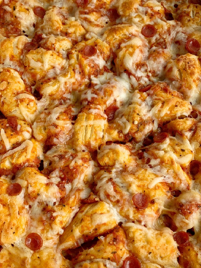 Pepperoni Pizza Biscuit Casserole | Pizza Casserole | Dinner | Pizza Casserole made with fluffy biscuits, pizza sauce, mini pepperoni, seasonings, and cheese! So easy to make and ready for dinner in just 30 minutes. #easyrecipes #dinner #dinnerrecipes #recipeoftheday #casseroles #pepperonipizza