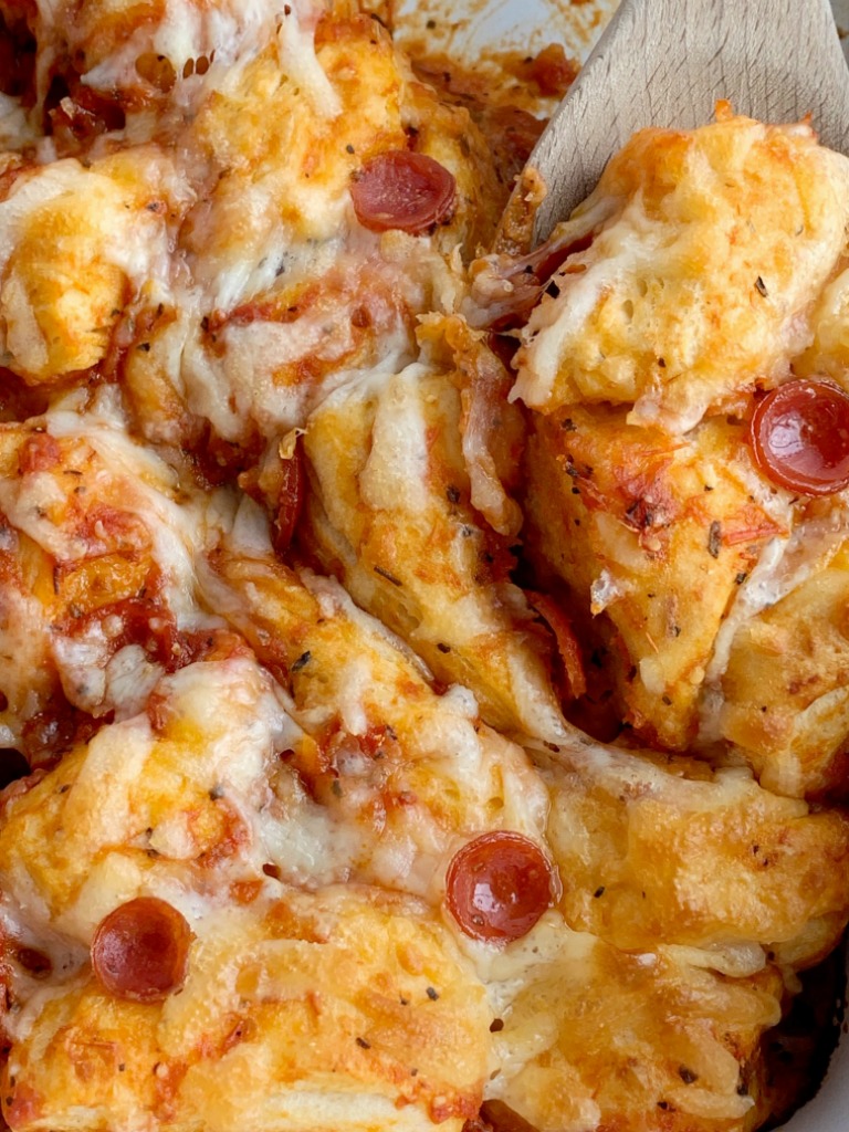 Pepperoni Pizza Biscuit Casserole | Pizza Casserole | Dinner | Pizza Casserole made with fluffy biscuits, pizza sauce, mini pepperoni, seasonings, and cheese! So easy to make and ready for dinner in just 30 minutes. #easyrecipes #dinner #dinnerrecipes #recipeoftheday #casseroles #pepperonipizza