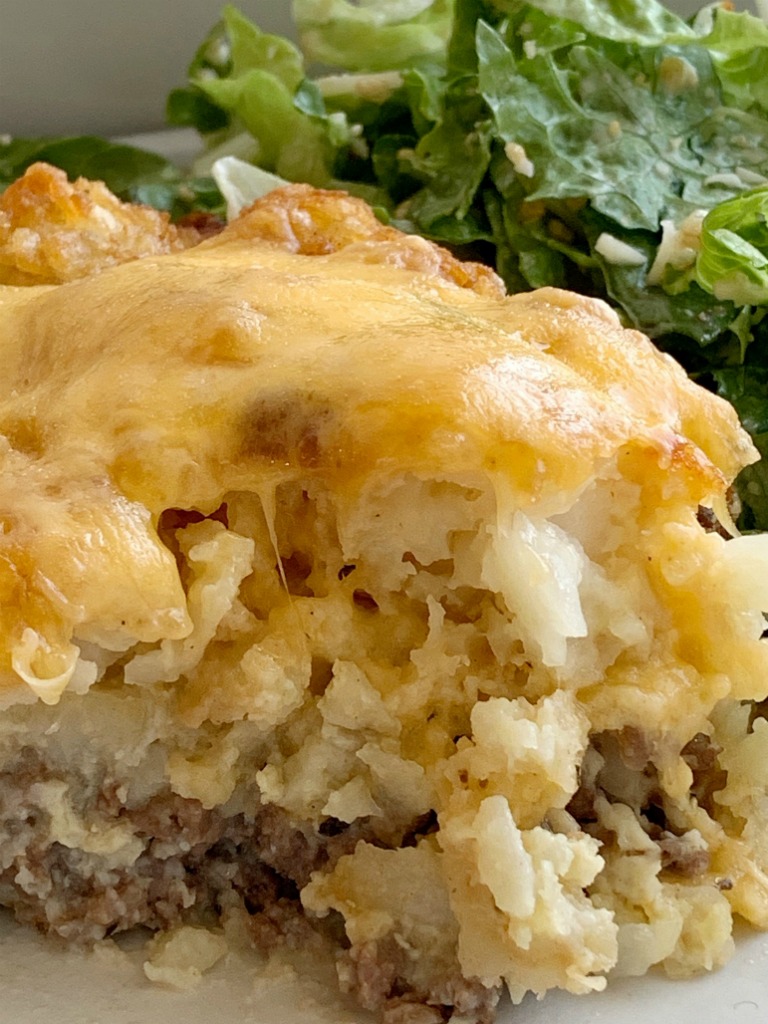 Cheeseburger Tater Tot Casserole | Tater Tot Casserole | Casserole Recipes | Tater Tot Casserole with a cheeseburger twist! Perfectly seasoned ground beef topped with a biscuit crust, crispy tater tots, and lots of cheese! Everyone will love this tater tot casserole. #groundbeefrecipes #casserole #casserolerecipes #dinner #easydinnerrecipes #recipeoftheday