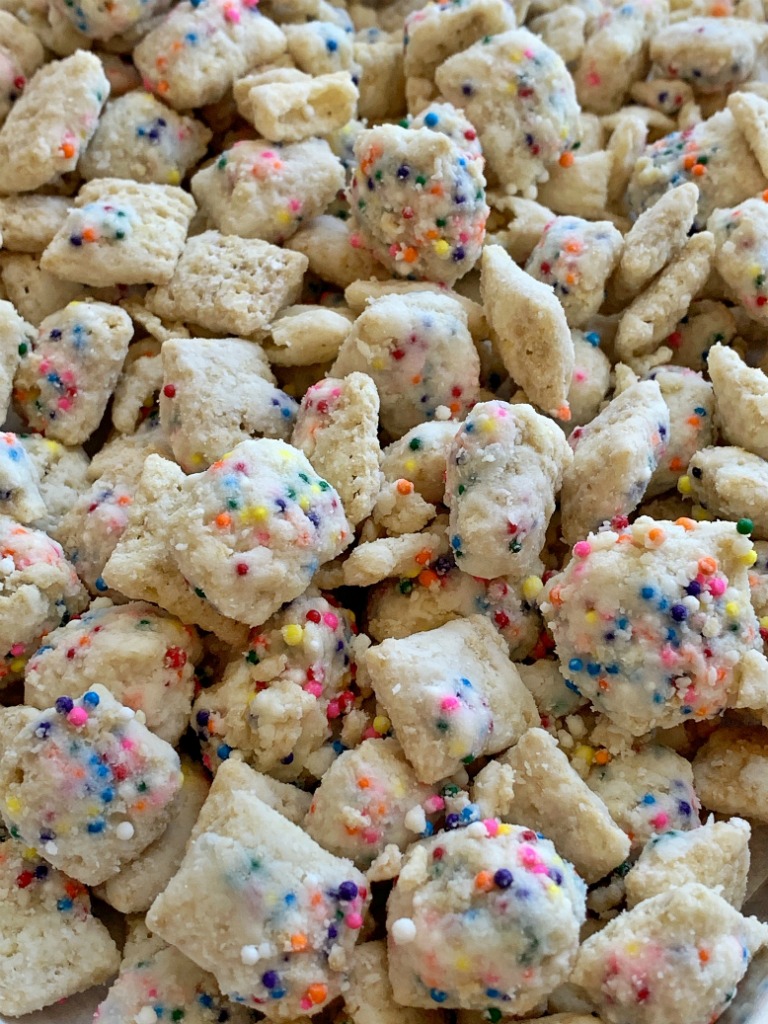 Funfetti Chex Mix | Muddy Buddys | Puppy Chow Recipe | Rice Chex cereal covered in white chocolate, rainbow sprinkles, and powdered sugar. So fun and easy to make with kids! The best sweet chex mix that tastes like funfetti sugar cookies! #chexmix #puppychow #recipeoftheday #funfetti #rainbowfood