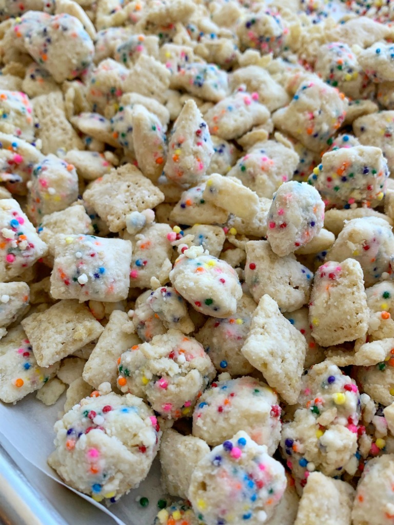 Funfetti Chex Mix | Muddy Buddys | Puppy Chow Recipe | Rice Chex cereal covered in white chocolate, rainbow sprinkles, and powdered sugar. So fun and easy to make with kids! The best sweet chex mix that tastes like funfetti sugar cookies! #chexmix #puppychow #recipeoftheday #funfetti #rainbowfood